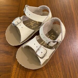 White Sun Sans Size 4 Kids Sandals with Adjustable Straps